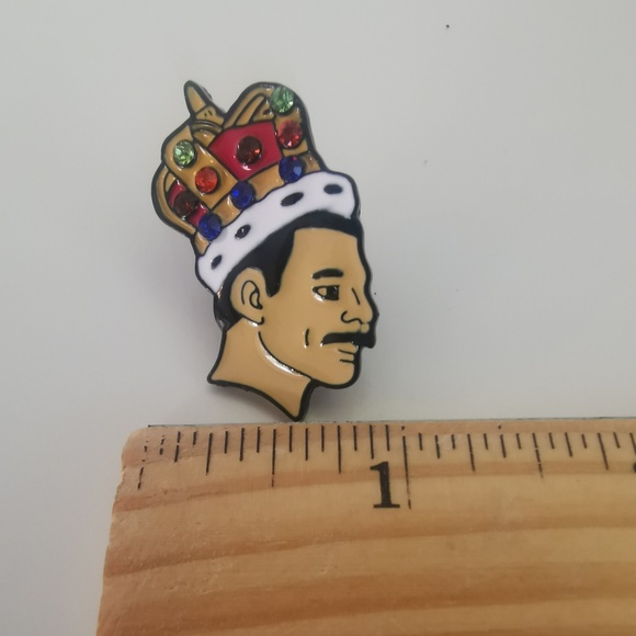 FREDDIE MERCURY QUEEN enamel pin - Picture 4 of 4